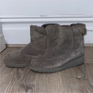 GRAY UGGS SIZE 9